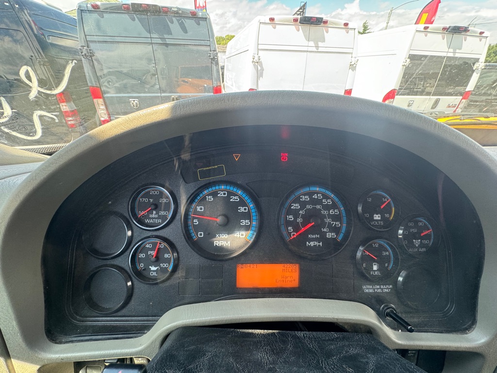Photo 14 of this INTERNATIONAL 4300