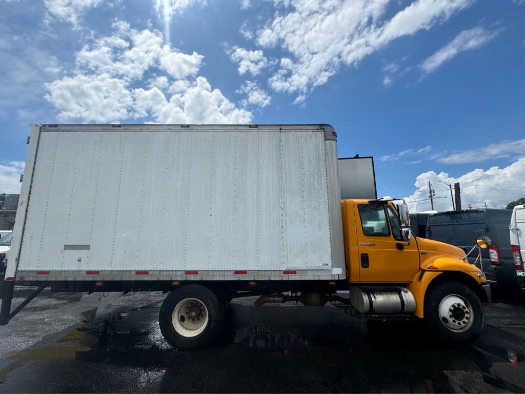 Photo 4 of this INTERNATIONAL 4300