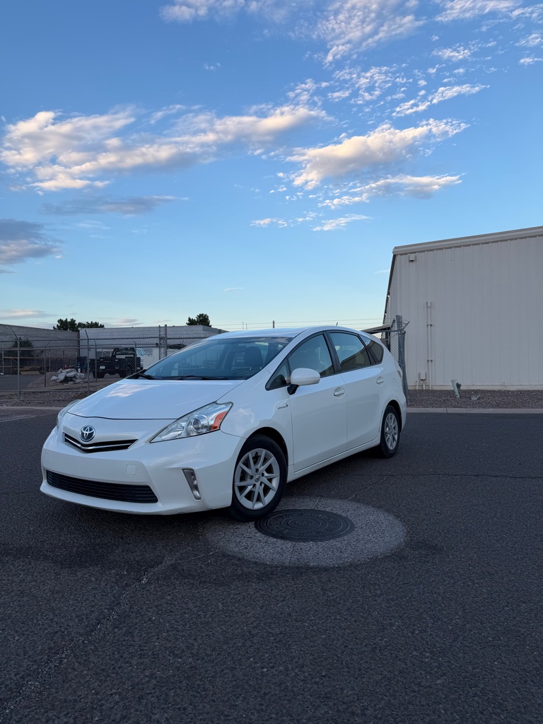 2014 Toyota Prius v Five - Photo 6