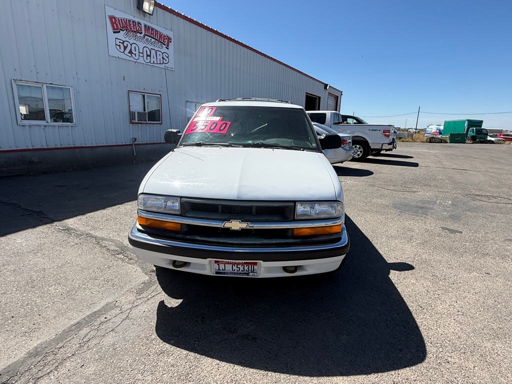 Photo 3 of this CHEVROLET BLAZER 4X4