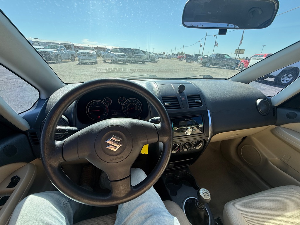 Photo 11 of this SUZUKI SX4 LE