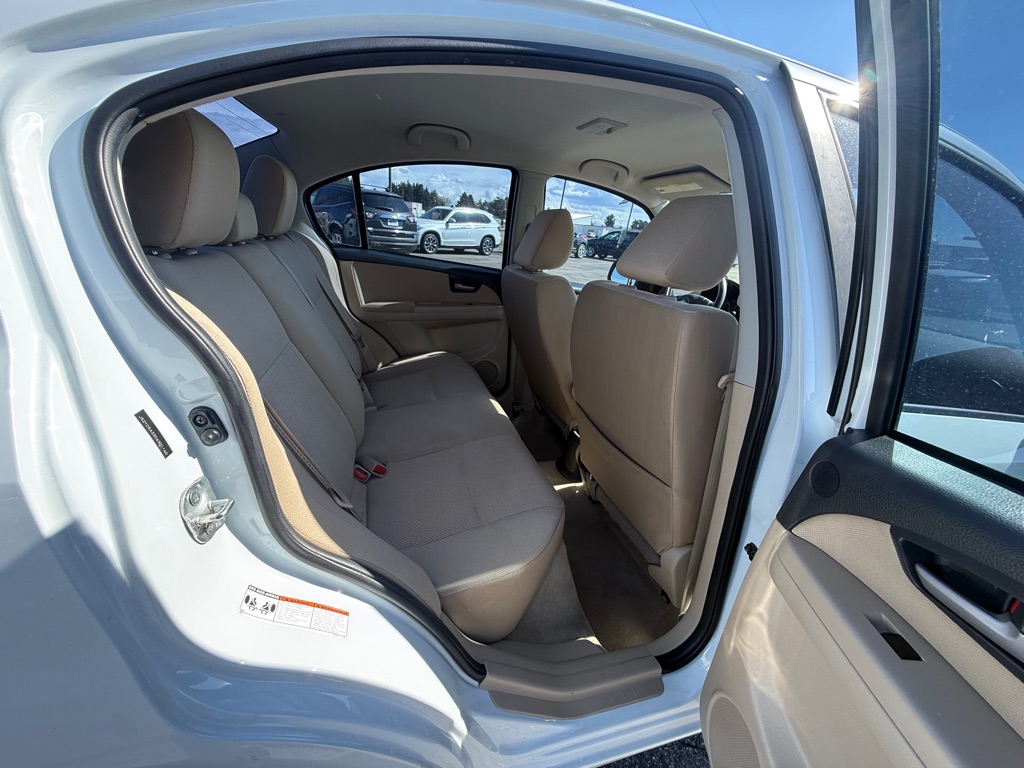 Photo 9 of this SUZUKI SX4 LE