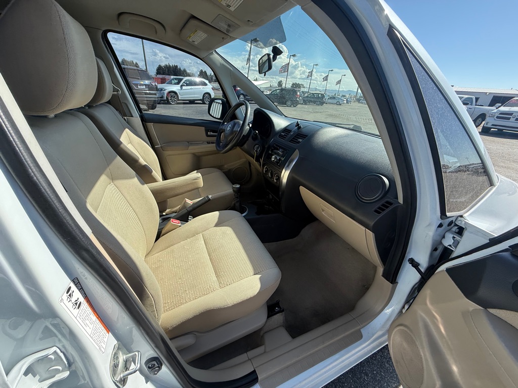 Photo 10 of this SUZUKI SX4 LE