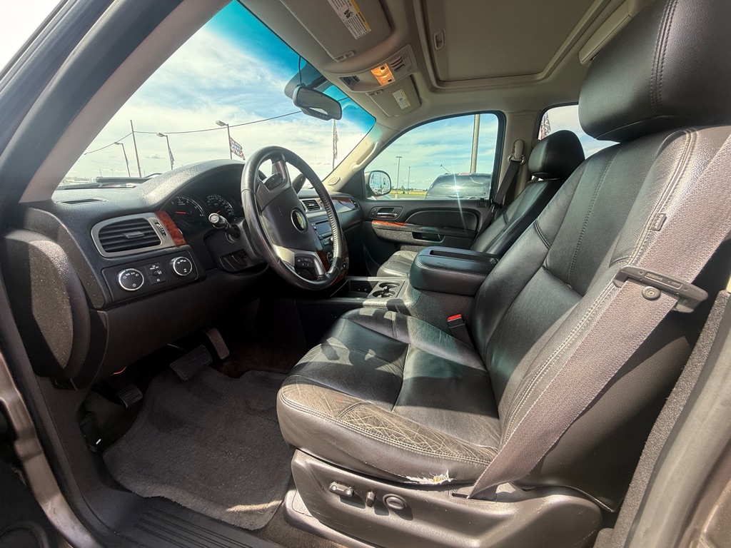 Photo 7 of this CHEVROLET TAHOE LT 4X4