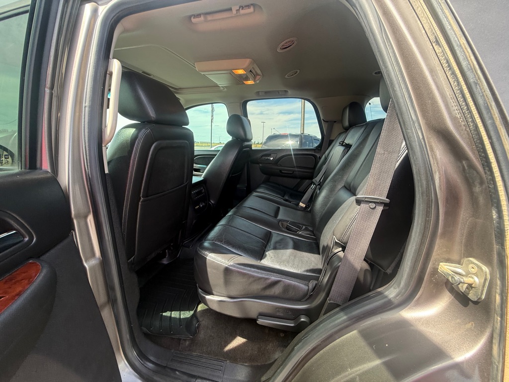 Photo 9 of this CHEVROLET TAHOE LT 4X4