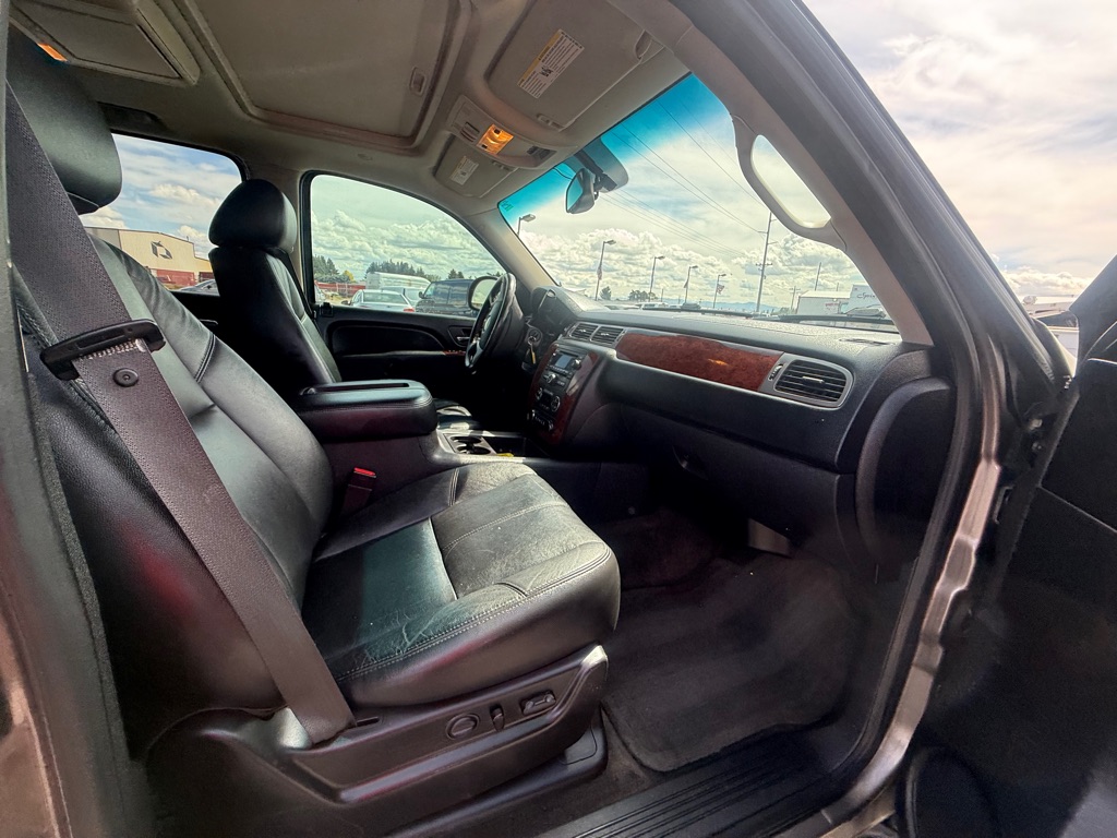 Photo 8 of this CHEVROLET TAHOE LT 4X4