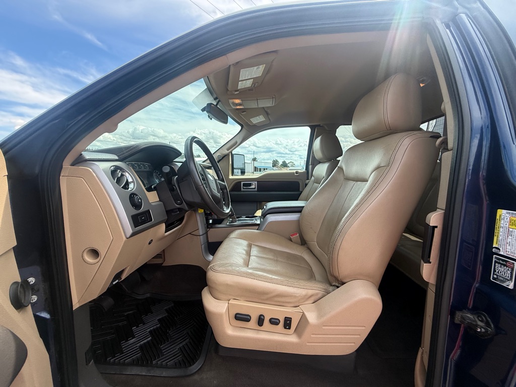 Photo 7 of this FORD X-CAB F150 LARIAT
