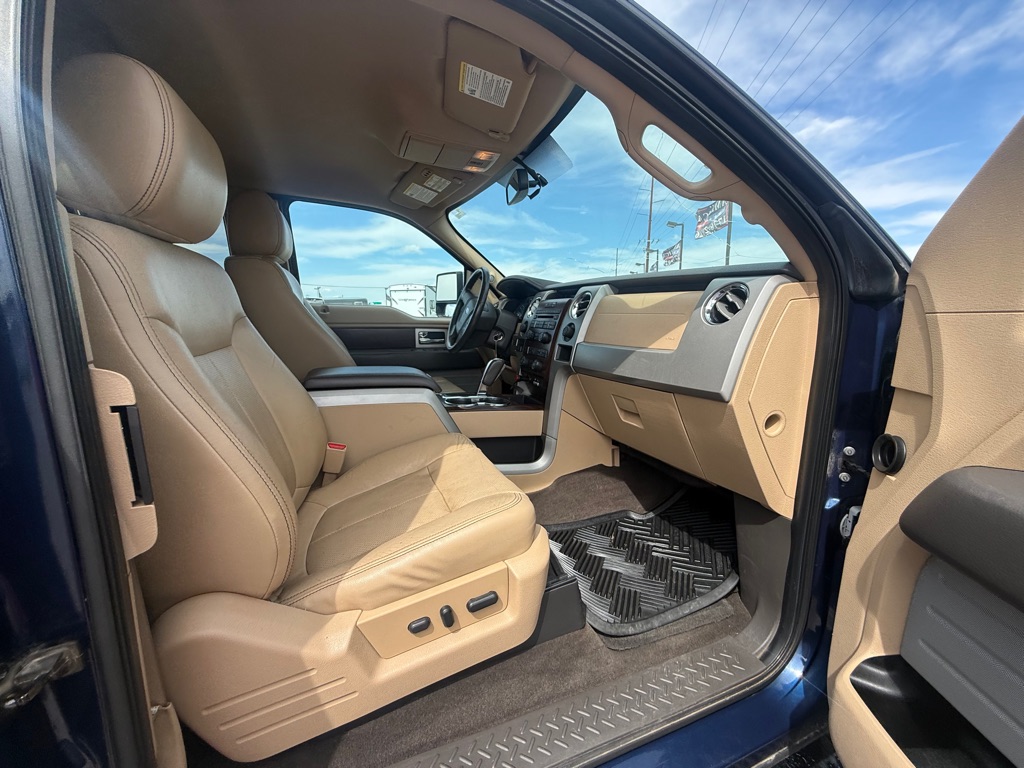Photo 8 of this FORD X-CAB F150 LARIAT