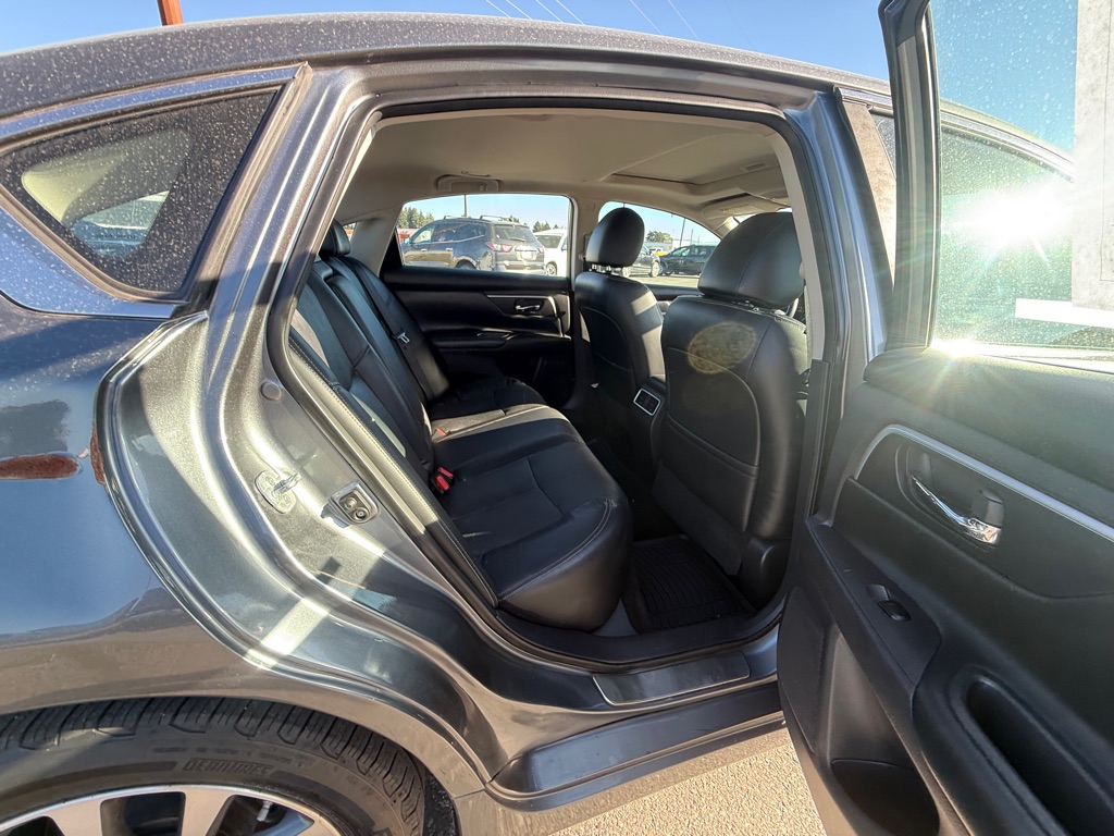 Photo 9 of this NISSAN ALTIMA