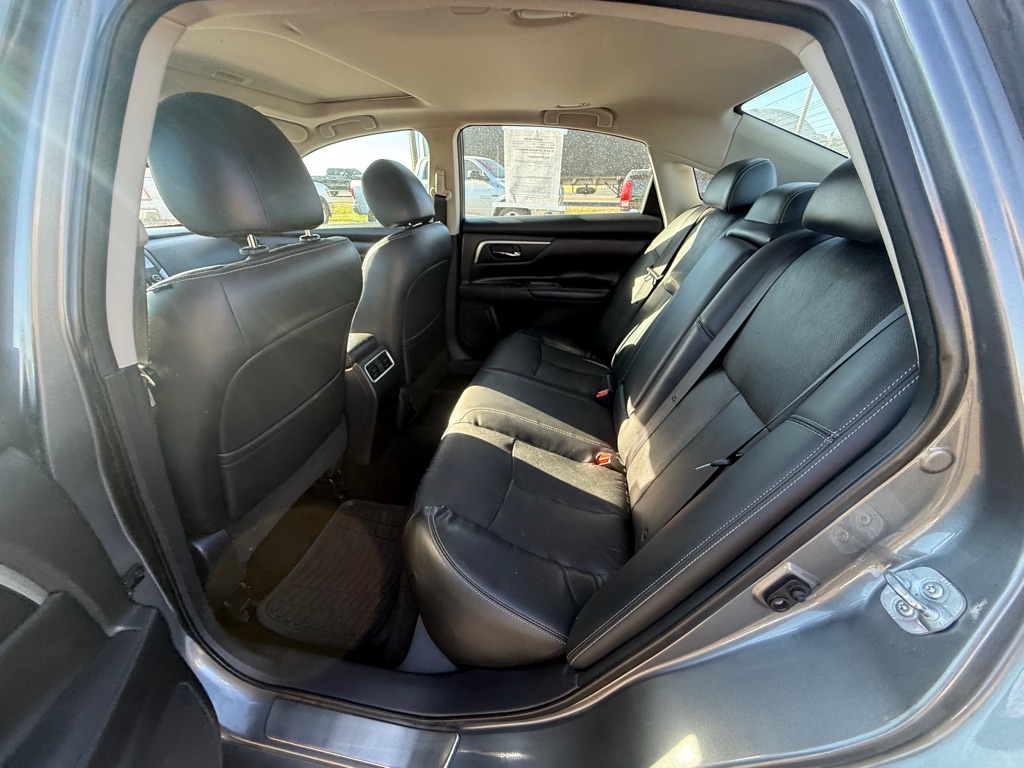 Photo 8 of this NISSAN ALTIMA