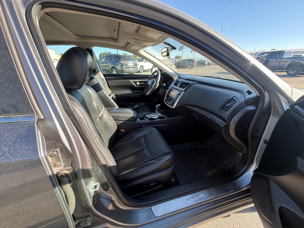 Photo 10 of this NISSAN ALTIMA