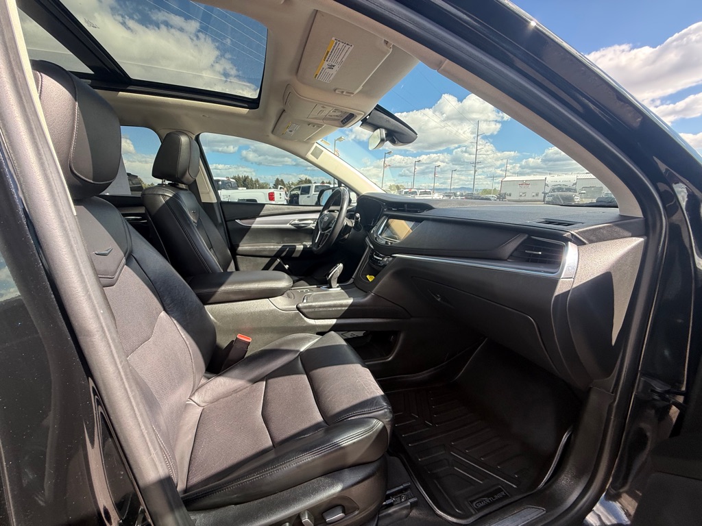Photo 8 of this CADILLAC AWD XT5 PREMIUM