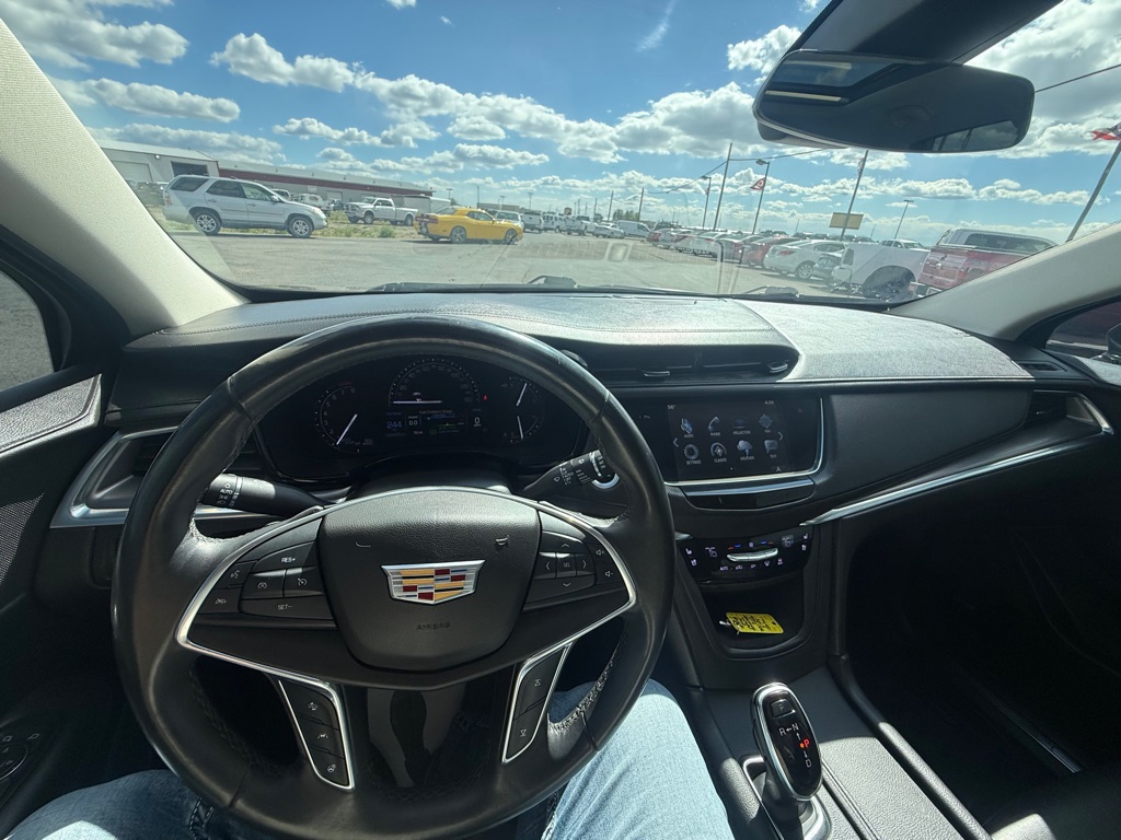 Photo 12 of this CADILLAC AWD XT5 PREMIUM