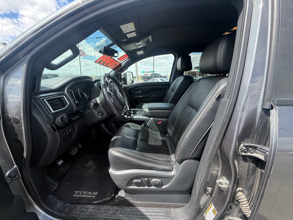 Photo 7 of this NISSAN CREW TITAN XD TDSL