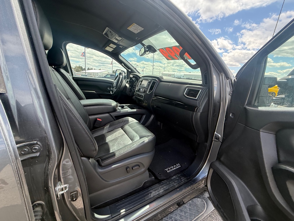 Photo 8 of this NISSAN CREW TITAN XD TDSL