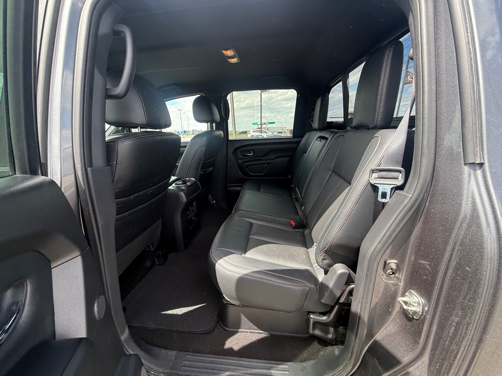 Photo 9 of this NISSAN CREW TITAN XD TDSL