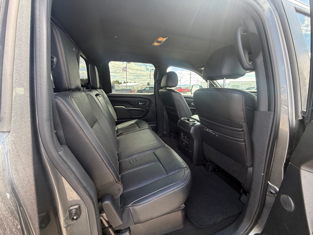 Photo 10 of this NISSAN CREW TITAN XD TDSL