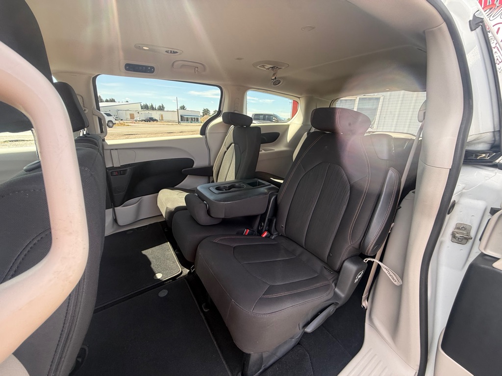 Photo 10 of this CHRYSLER PACIFICA
