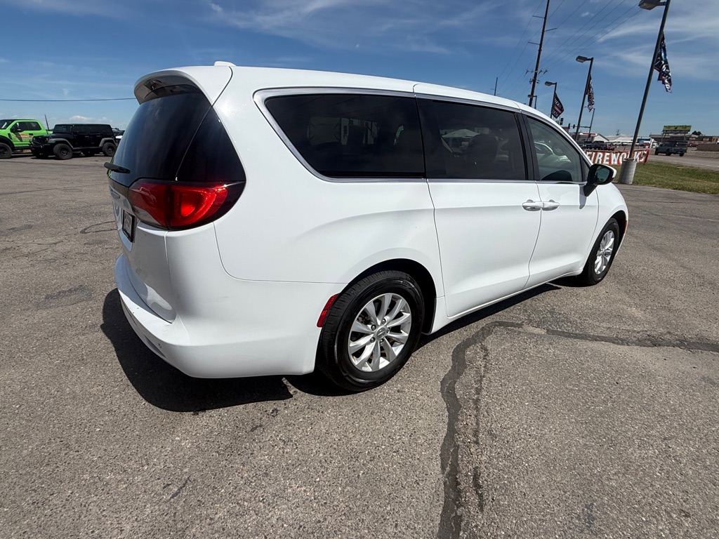 Photo 5 of this CHRYSLER PACIFICA