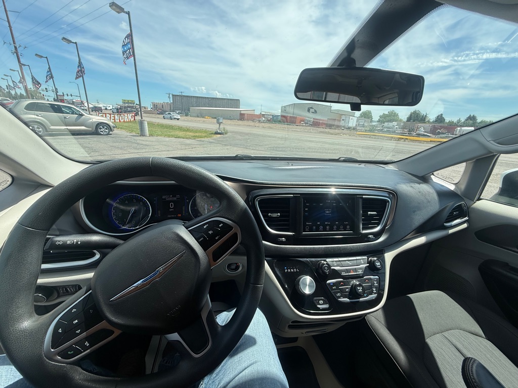 Photo 14 of this CHRYSLER PACIFICA