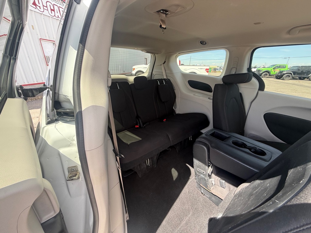 Photo 12 of this CHRYSLER PACIFICA