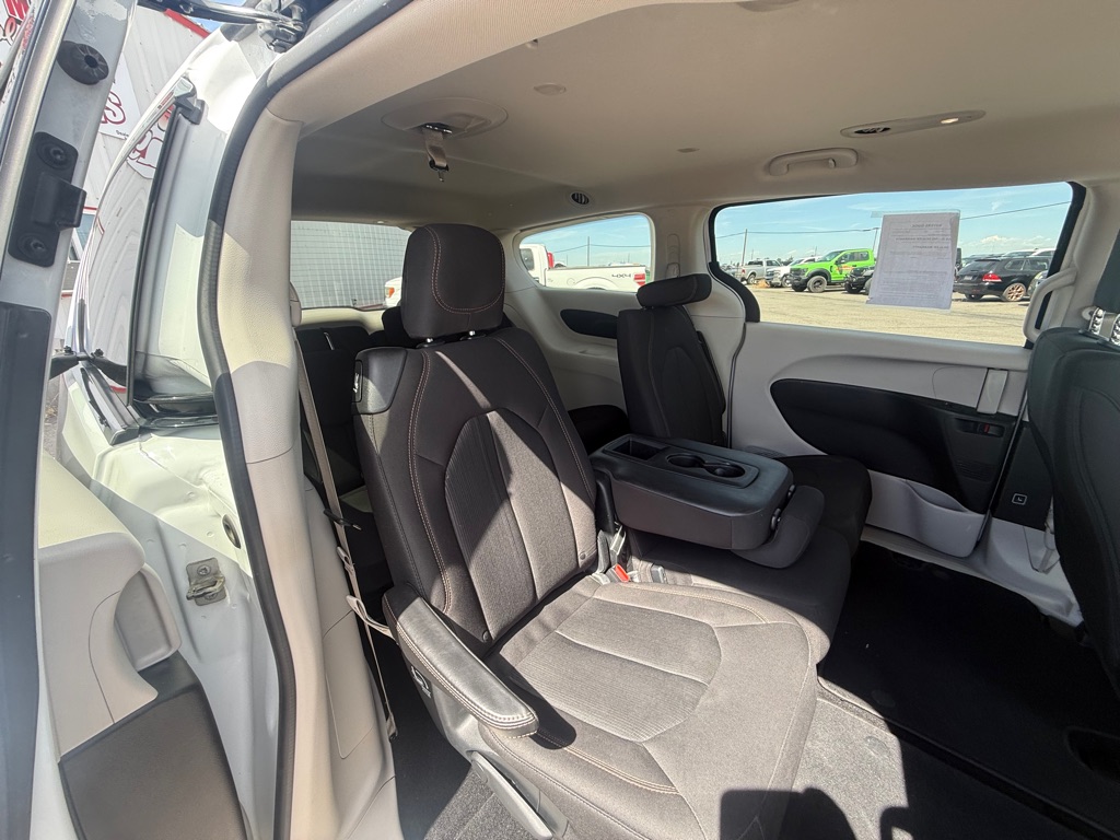 Photo 9 of this CHRYSLER PACIFICA