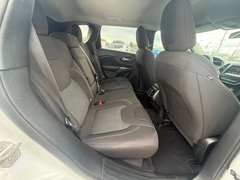 Photo 10 of this JEEP LATITUDE CHEROKEE
