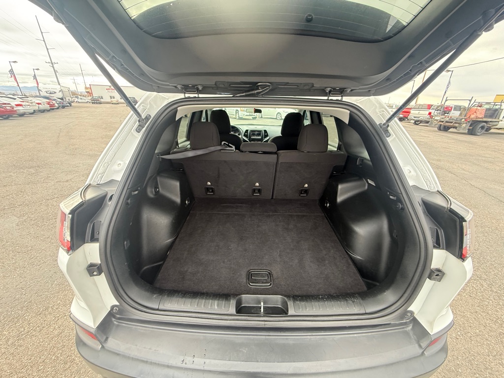 Photo 11 of this JEEP LATITUDE CHEROKEE