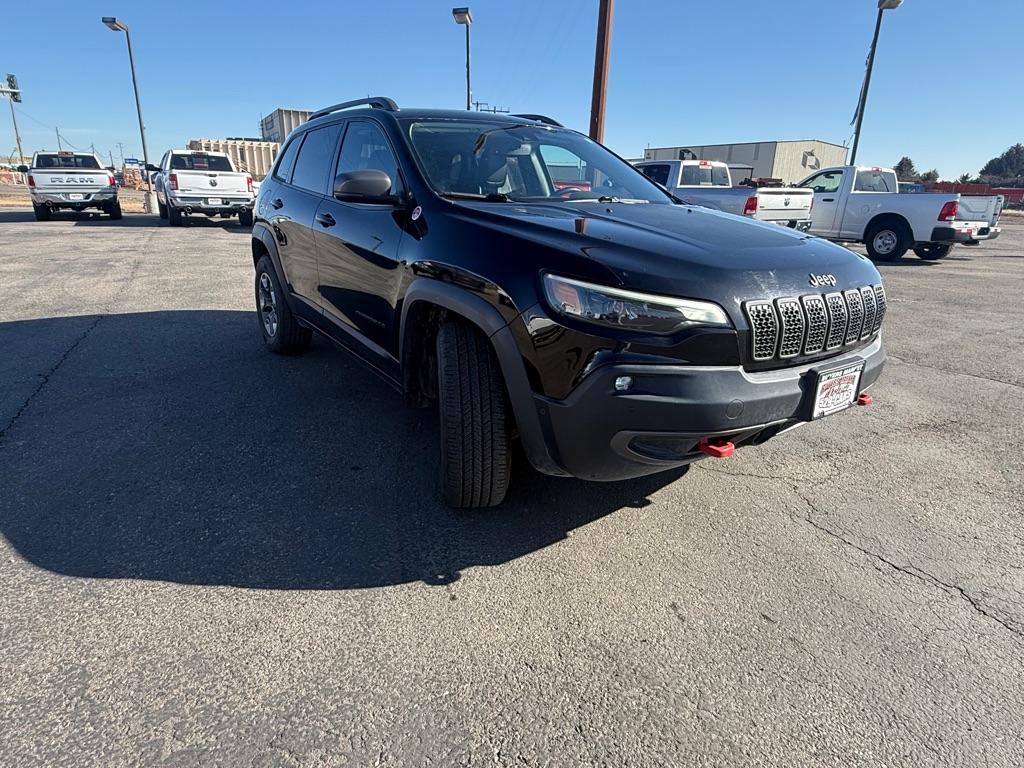 Photo 2 of this JEEP TRAILHAWK CHEROKEE
