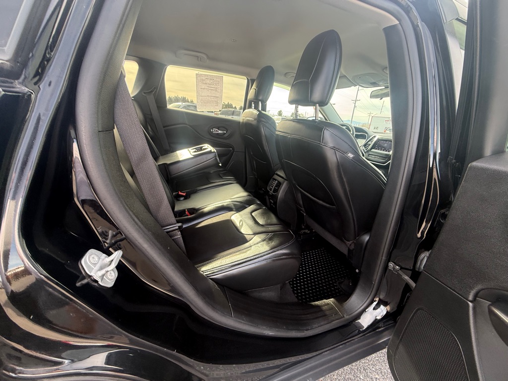 Photo 10 of this JEEP LATITUDE CHEROKEE