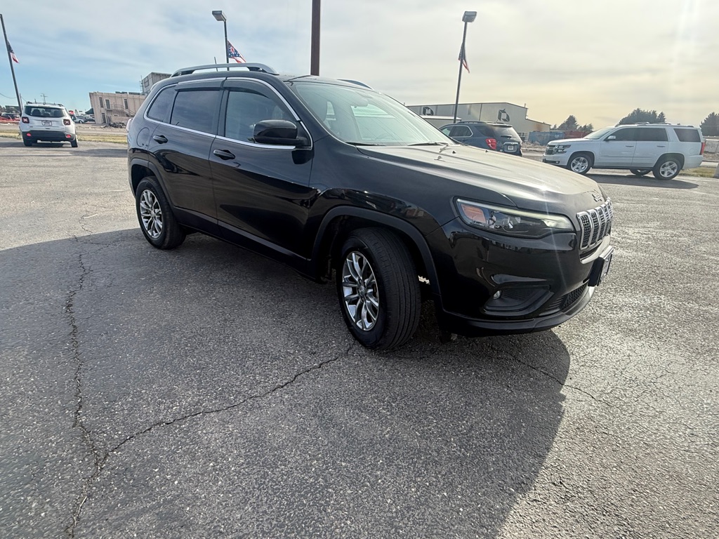 Photo 2 of this JEEP LATITUDE CHEROKEE