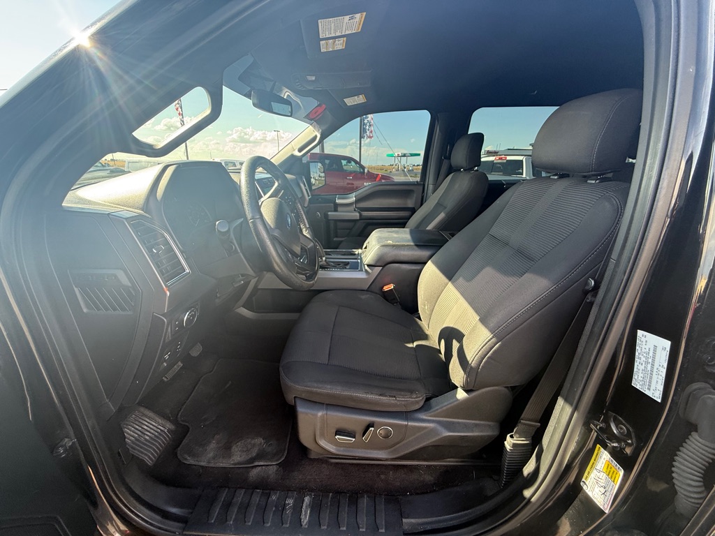 Photo 7 of this FORD CREW F150 XLT