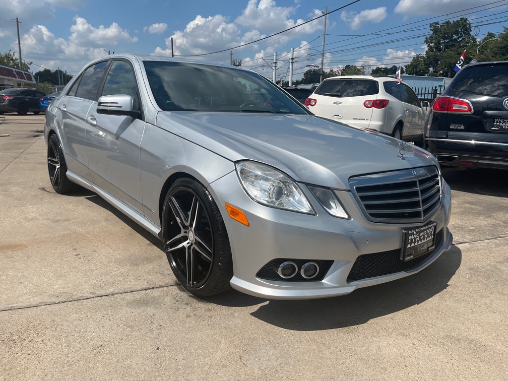 Photo 17 of this MERCEDES-BENZ E-CLASS
