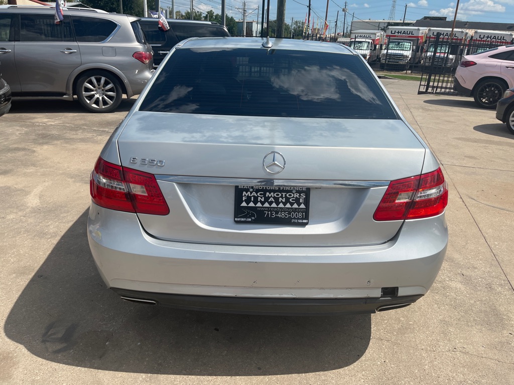 Photo 19 of this MERCEDES-BENZ E-CLASS