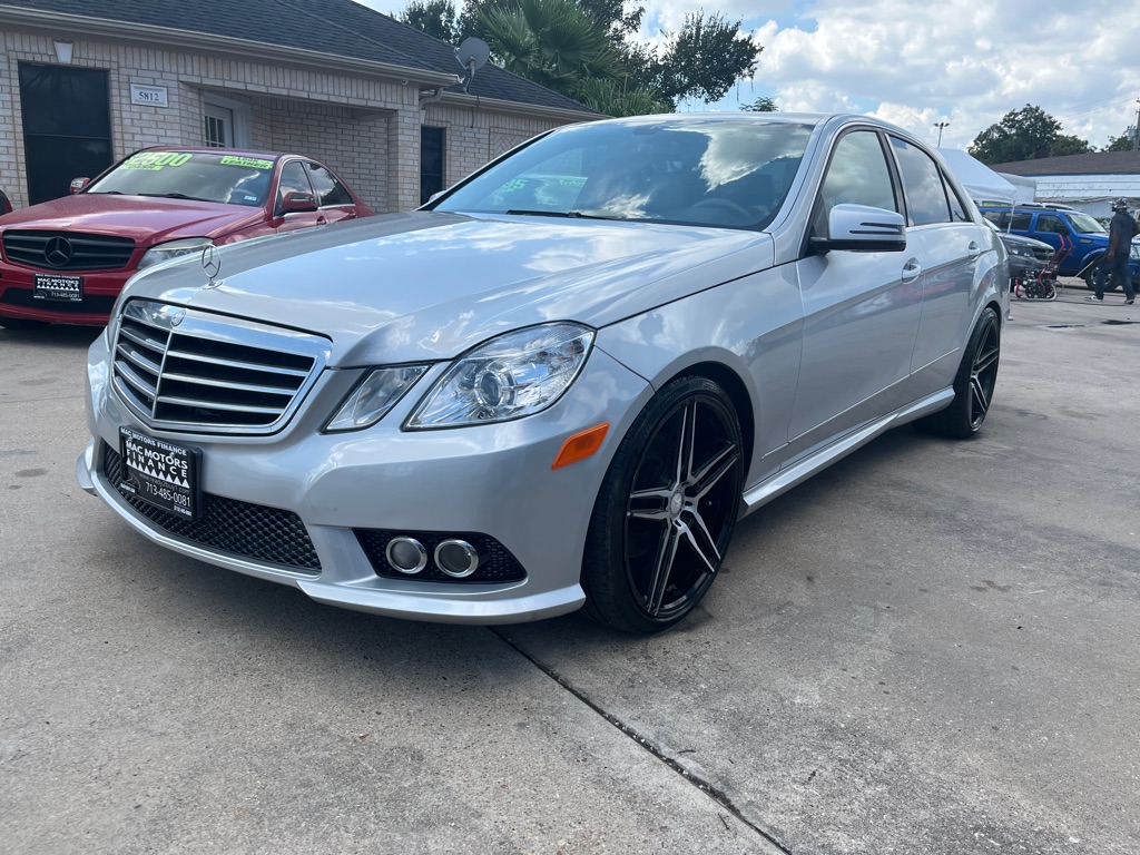 Photo 3 of this MERCEDES-BENZ E-CLASS