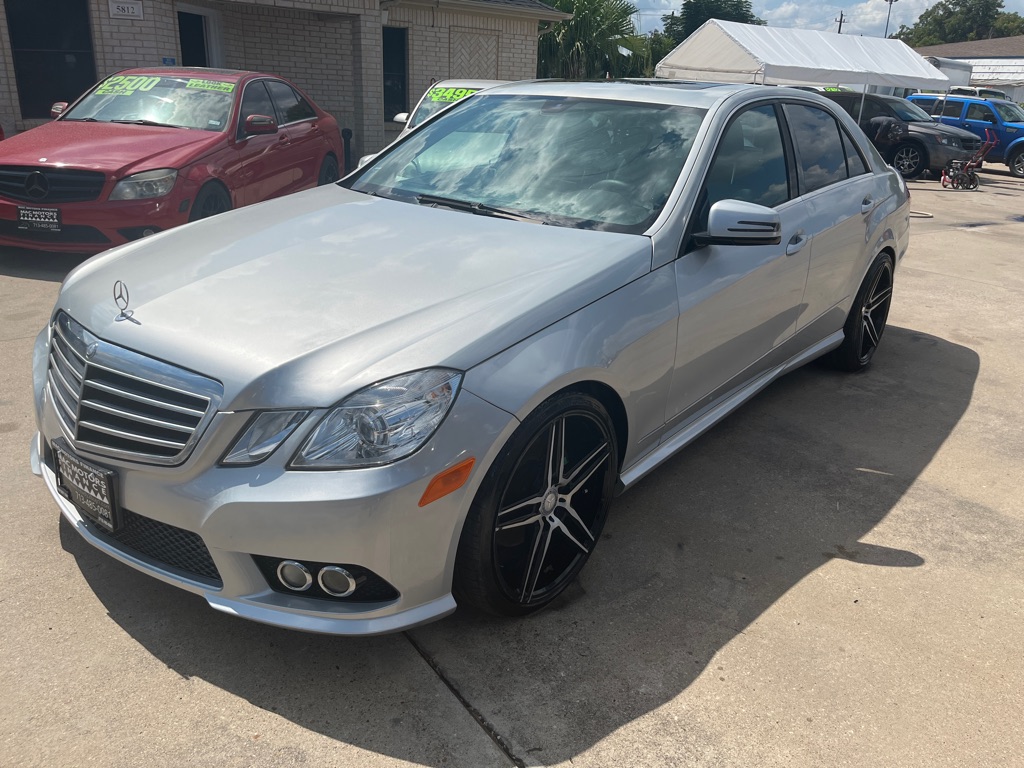 Photo 21 of this MERCEDES-BENZ E-CLASS