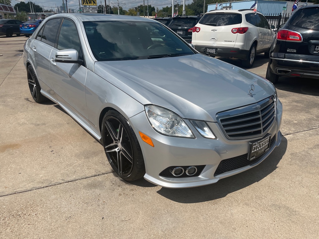 Photo 23 of this MERCEDES-BENZ E-CLASS