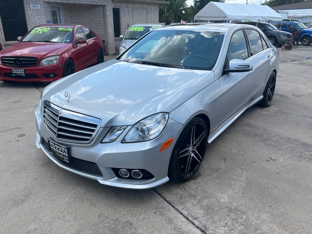 Photo 6 of this MERCEDES-BENZ E-CLASS