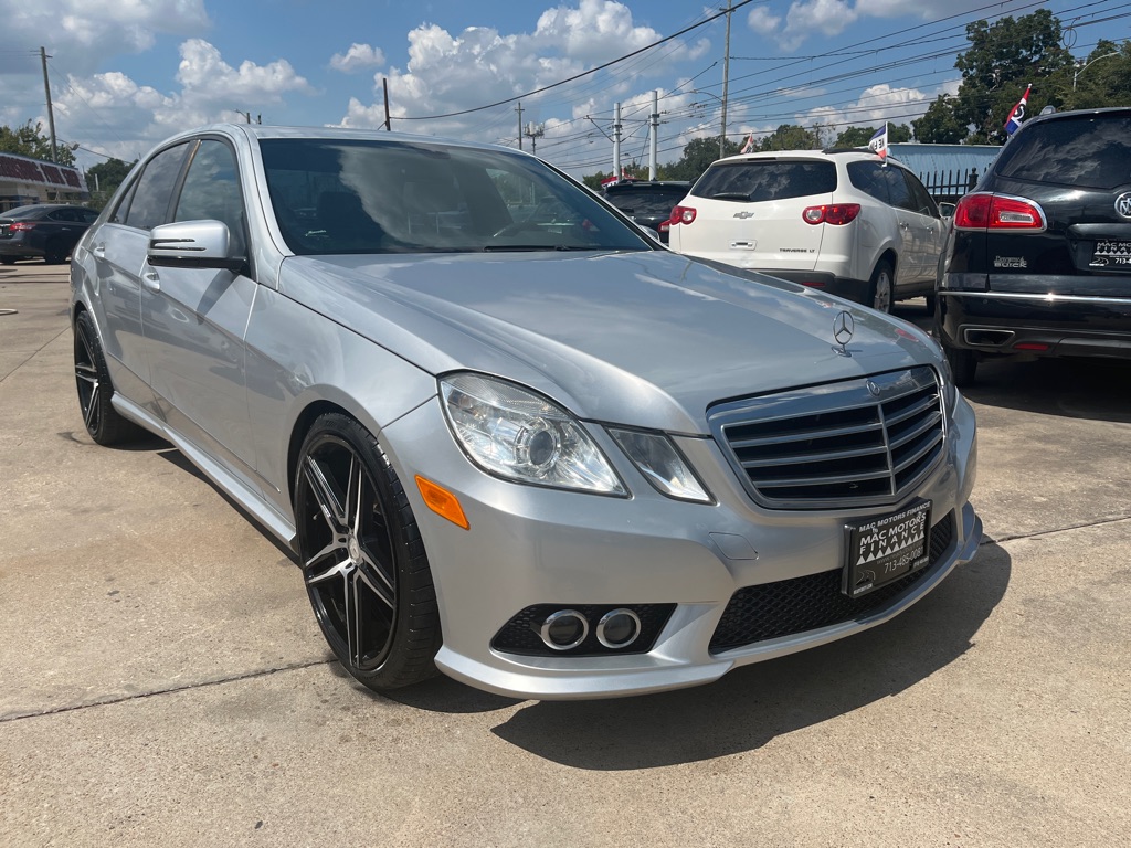 Photo 29 of this MERCEDES-BENZ E-CLASS