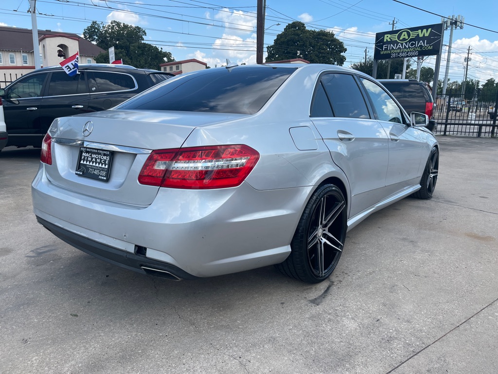 Photo 4 of this MERCEDES-BENZ E-CLASS