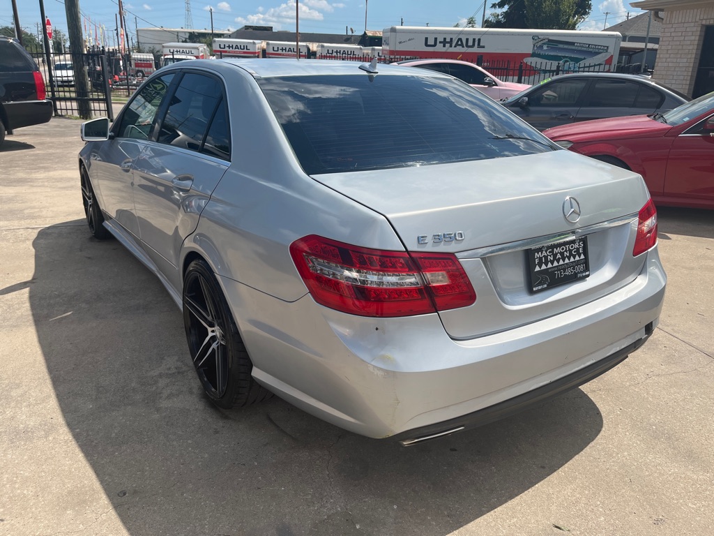 Photo 20 of this MERCEDES-BENZ E-CLASS