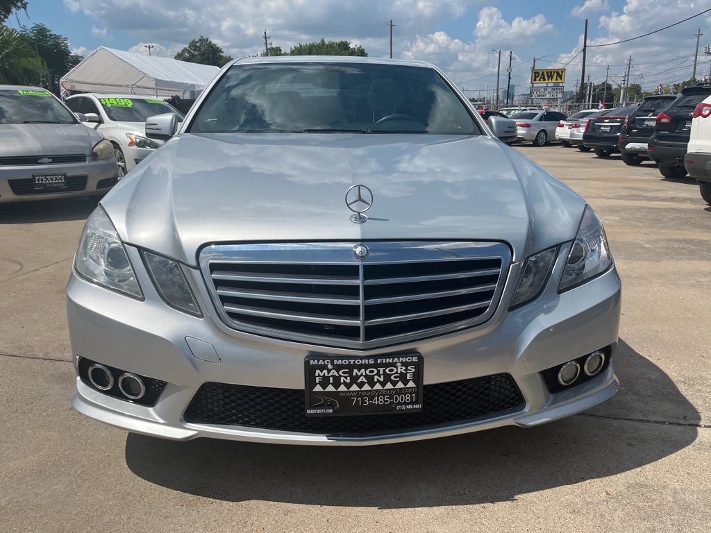 Photo 30 of this MERCEDES-BENZ E-CLASS