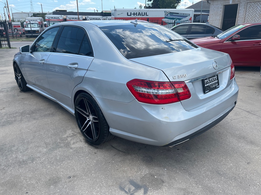 Photo 7 of this MERCEDES-BENZ E-CLASS