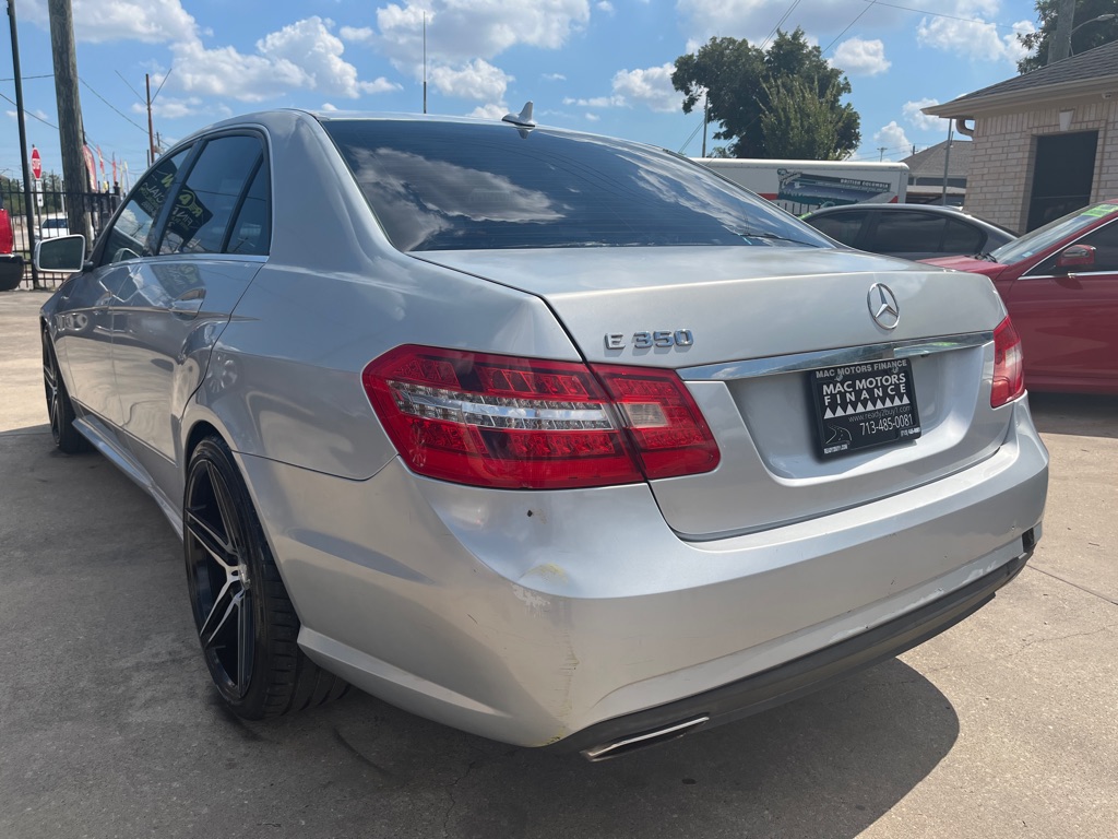 Photo 27 of this MERCEDES-BENZ E-CLASS