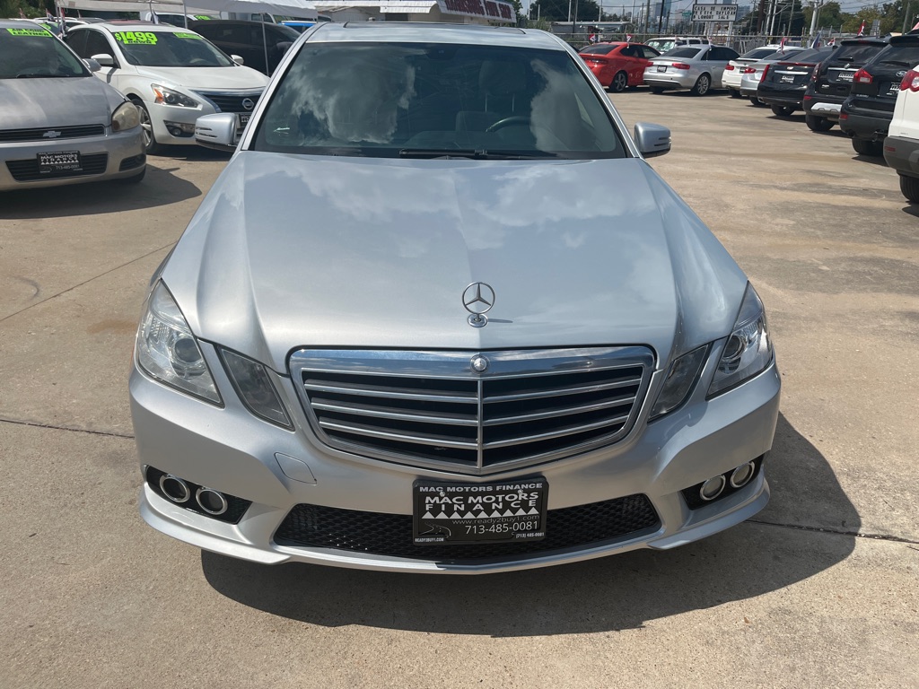 Photo 22 of this MERCEDES-BENZ E-CLASS