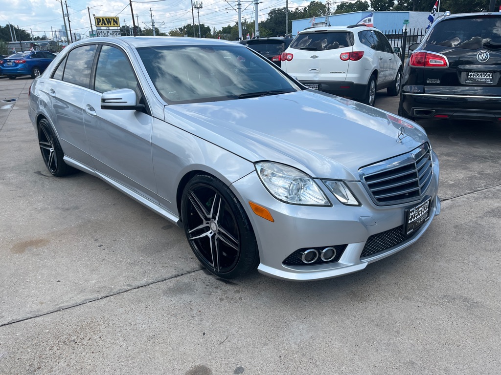 Photo 10 of this MERCEDES-BENZ E-CLASS