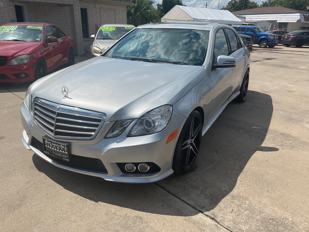 Photo 31 of this MERCEDES-BENZ E-CLASS