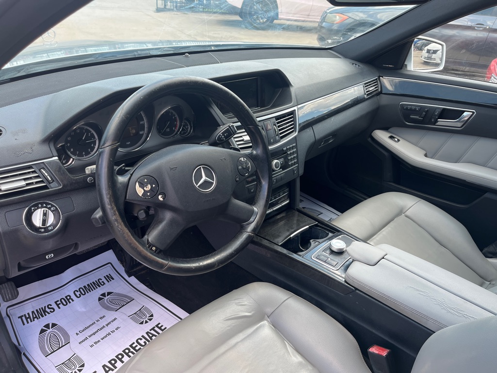 Photo 12 of this MERCEDES-BENZ E-CLASS