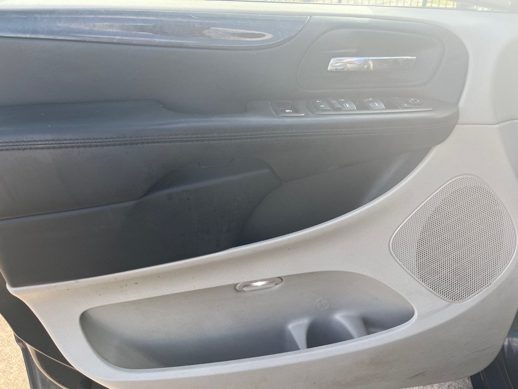 Photo 12 of this DODGE GRAND CARAVAN