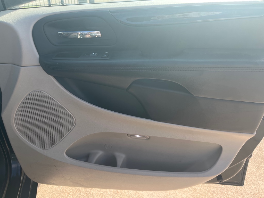 Photo 14 of this DODGE GRAND CARAVAN